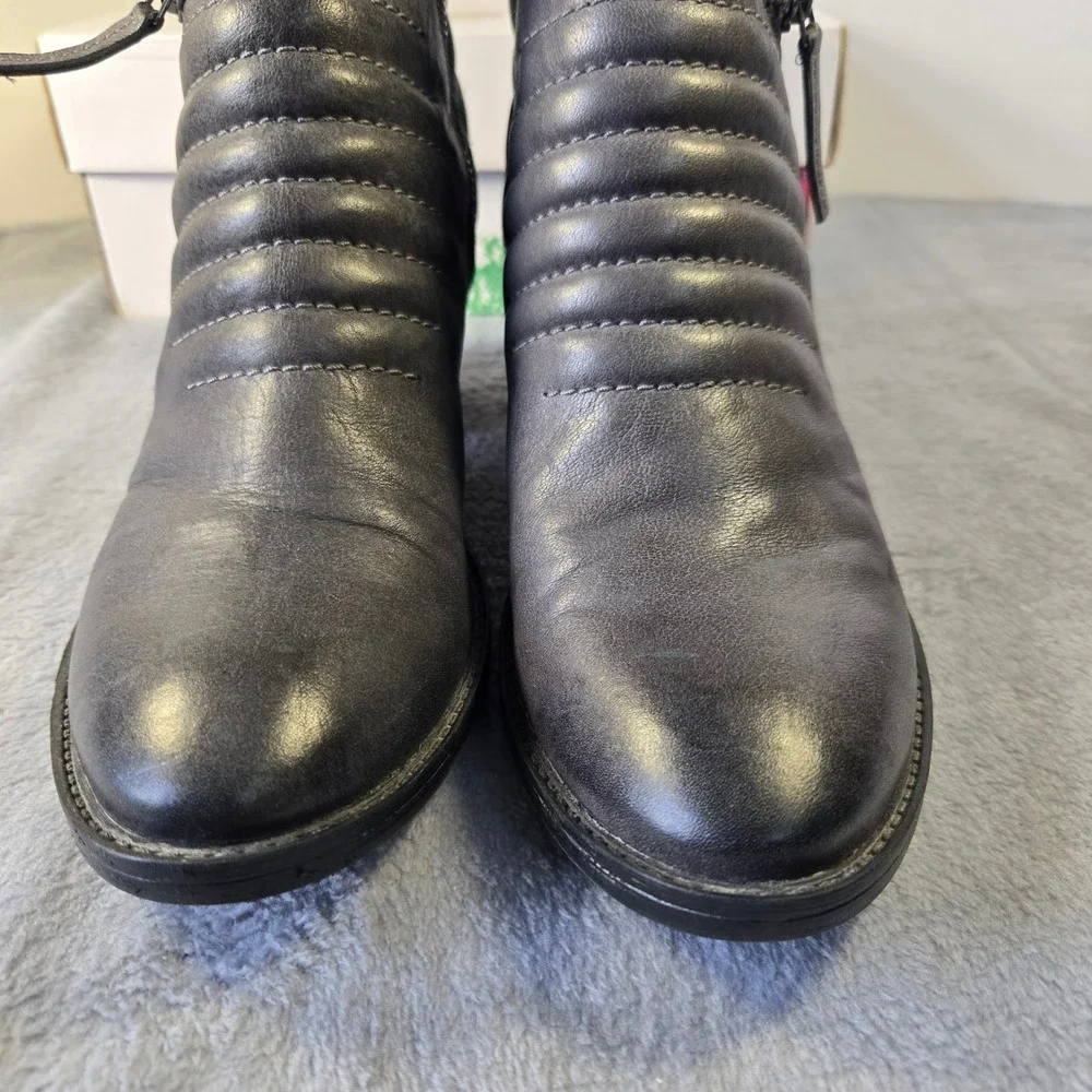 Clarks Womens Metallic Pewter Grey Quilted Leather Ankle‎ Boots 9.5M 26103989